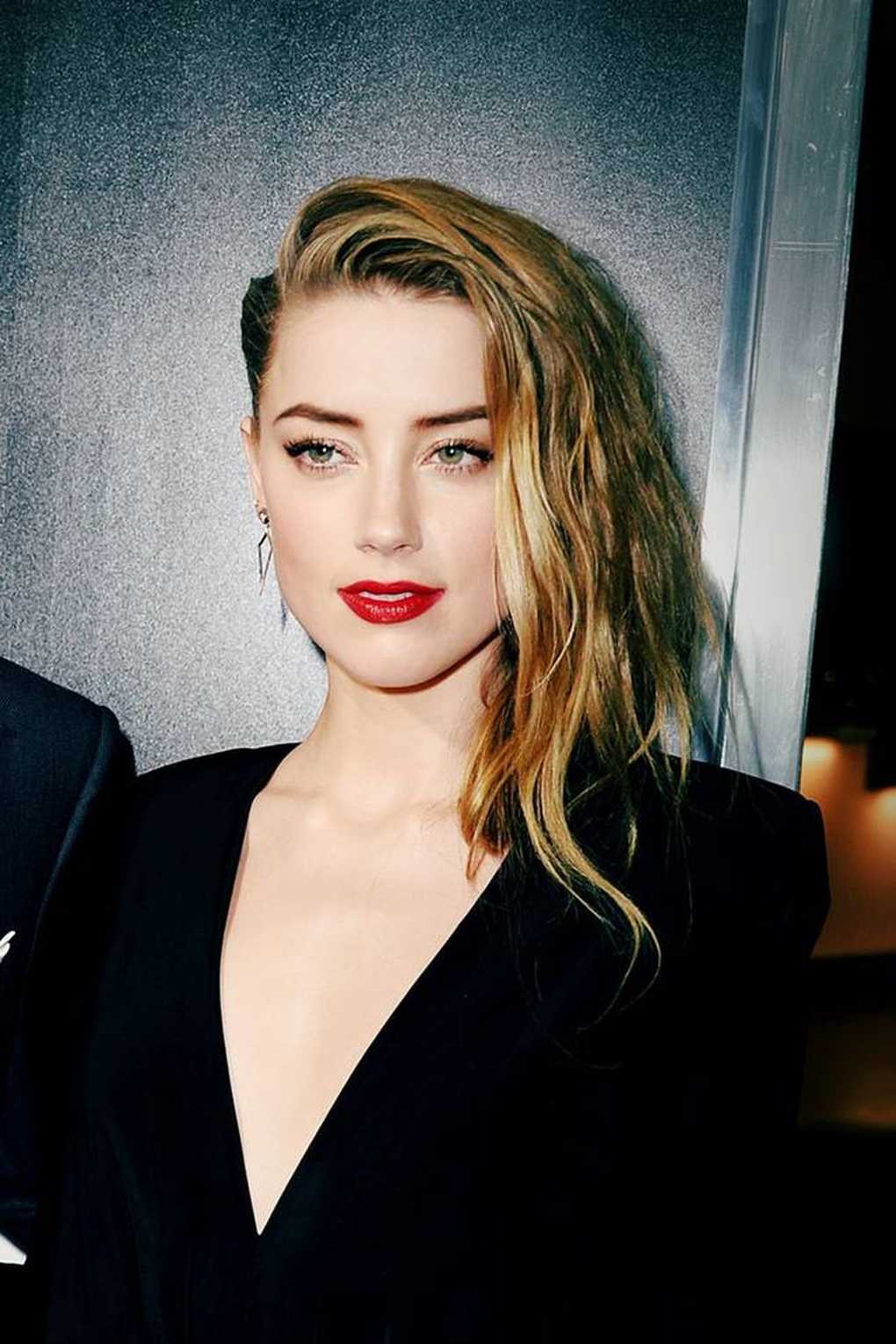 Bị tẩy chay, Amber Heard vẫn là mỹ nhân có gương mặt đẹp nhất thế giới - 6 Bị tẩy chay, Amber Heard vẫn là mỹ nhân có gương mặt đẹp nhất thế giới - 6