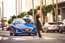 Hyundai tham gia cuộc chơi xe tự lái với mẫu Ioniq