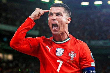 Cristiano Ronaldo: Cú tẩu thoát khỏi sự “tầm thường” tại World Cup
