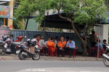 Ngỡ “thoát lệnh cấm”, hàng loạt cửa hàng vội mở cửa kinh doanh