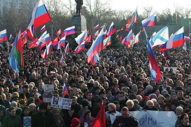  Hàng nghìn người Ukraine tuần hành phản đối chính biến 