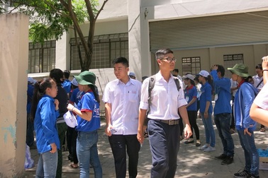 Thí sinh bị ngộ độc thực phẩm đã hồi phục sức khỏe để đi thi