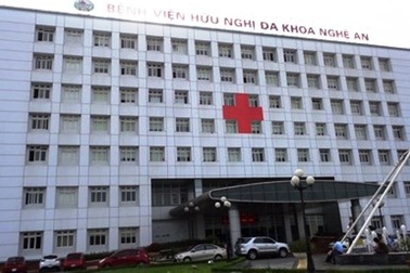 Chặn xe cứu thương đưa người đi cấp cứu sau màn hỗn chiến