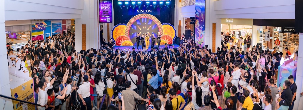 Vincom khởi động lễ hội Tươi màu sắc Việt, vui tiệc đoàn viên - 9 Vincom khởi động lễ hội Tươi màu sắc Việt, vui tiệc đoàn viên - 9