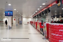 Sân bay Tân Sơn Nhất vắng hoe sau ghi nhận 2 ca dương tính SARS-CoV-2