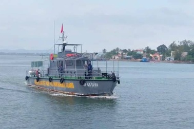 Huy động tàu chiến tìm kiếm ngư dân mất tích trên biển