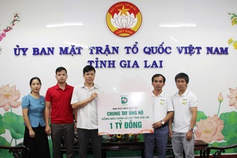 Báo Dân trí đã trao nóng 1 tỷ đồng hỗ trợ người dân vùng lũ Gia Lai