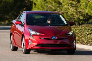 Toyota triệu hồi xe hybrid Prius