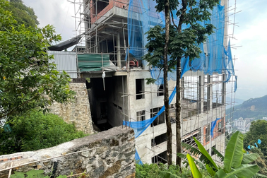 Kiểm soát chặt xây dựng nhà cửa ở địa hình sườn dốc, ven sông suối