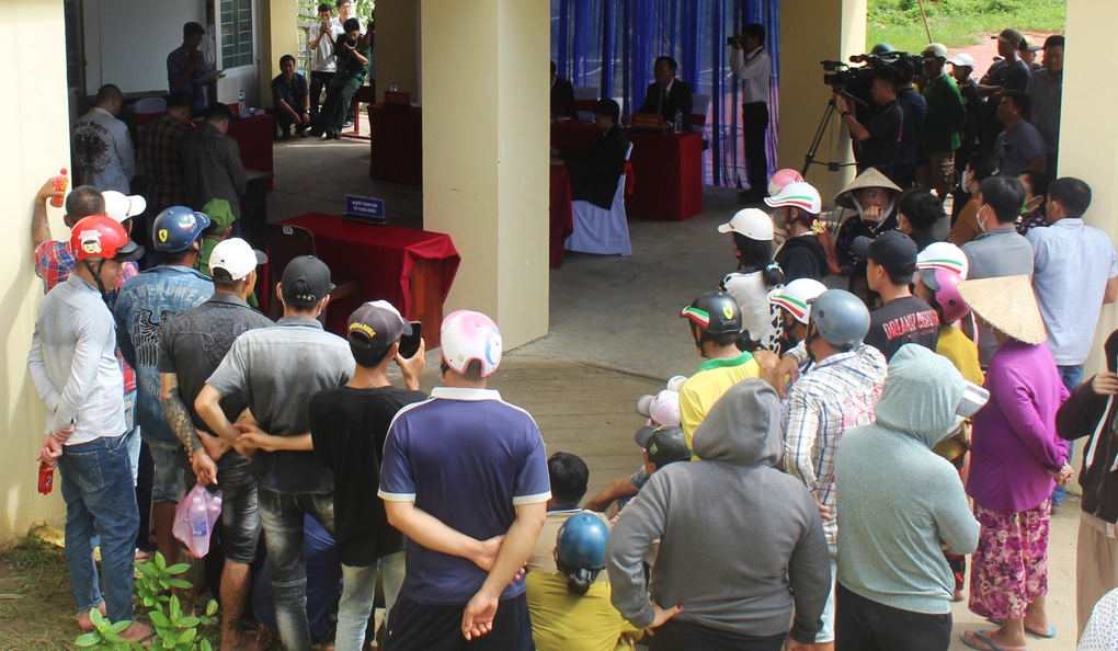 5 người đàn ông phải ngồi tù vì cướp mực trên biển - 2