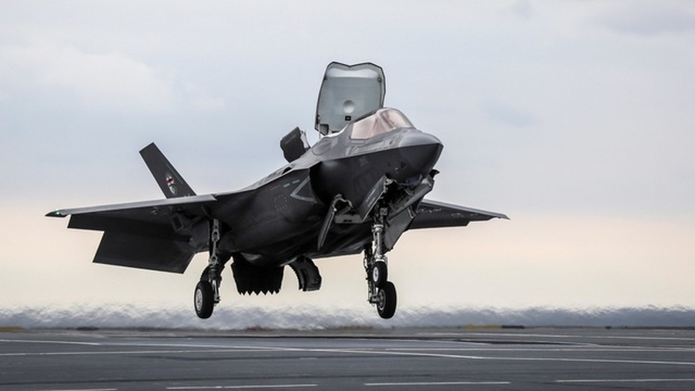 Sét đánh hỏng 2 tiêm kích F-35 Mỹ trên không, thiệt hại 2,5 triệu USD - 1 Sét đánh hỏng 2 tiêm kích F-35 Mỹ trên không, thiệt hại 2,5 triệu USD - 1