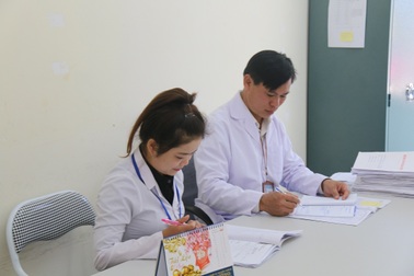 Chuyện áo blouse se duyên cho bệnh nhân nhiễm HIV