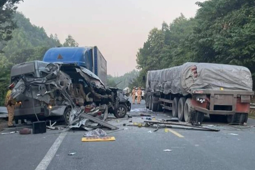 Ô tô dừng thay lốp trên làn đường cho phép xe chạy tới 90km/h - 1 Ô tô dừng thay lốp trên làn đường cho phép xe chạy tới 90km/h - 1