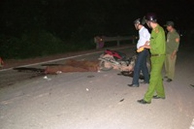 Ô tô gây tai nạn làm 2 người chết rồi bỏ trốn