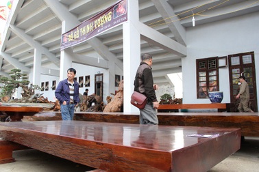 “Choáng” với những sập gỗ nghìn năm giá bạc tỷ của đại gia Việt