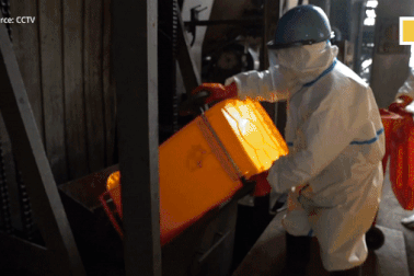 Tâm dịch Vũ Hán “gồng mình” xử lý 100 tấn rác y tế mỗi ngày