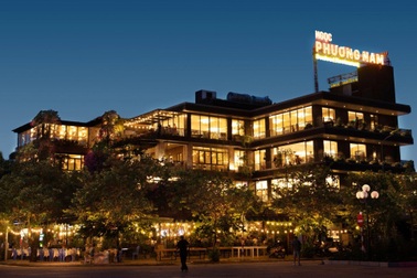 Khám phá Ngọc Phương Nam Hạ Long - chuỗi nhà hàng ba mặt hướng biển độc đáo