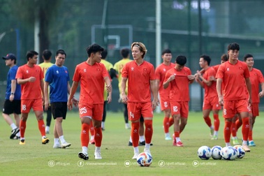 Xuất hiện “người lạ” quan sát buổi tập kín của U23 Việt Nam