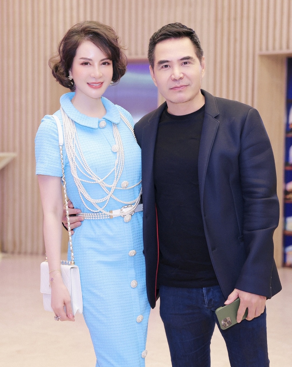 Con gái xinh đẹp của nữ hoàng ảnh lịch Thanh Mai gây chú ý khi đi cùng mẹ - 6