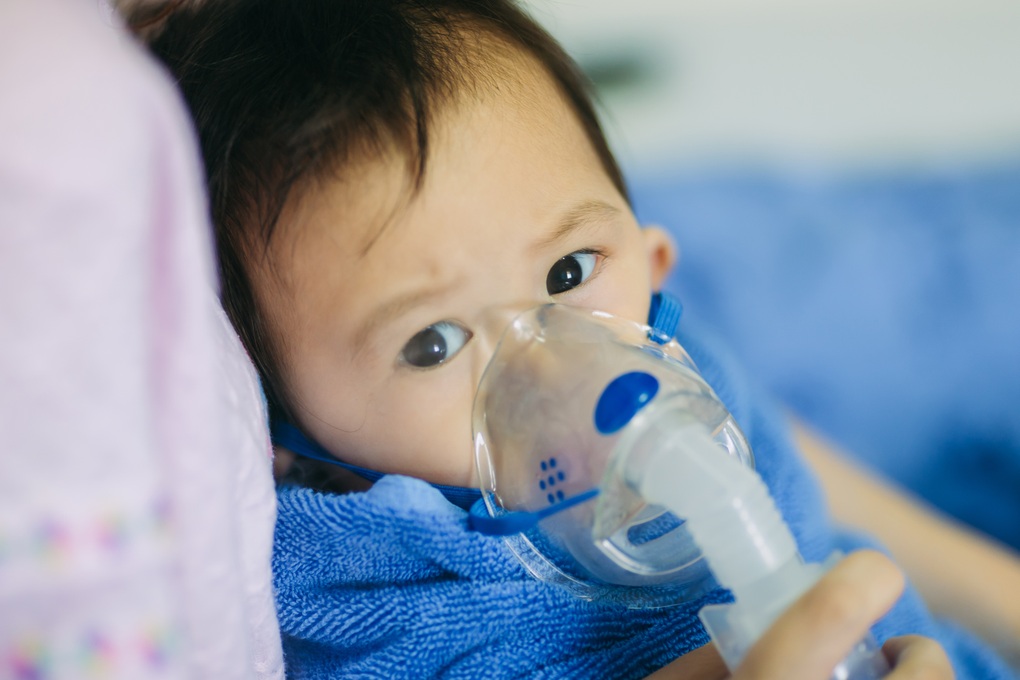 Ba hiểu lầm phổ biến về RSV khiến trẻ dưới 1 tuổi dễ bệnh nặng - 2