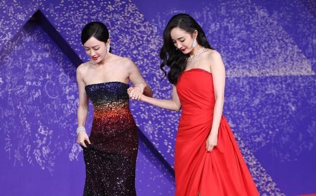 Yêu chung người, tình chị em giữa Dương Mịch và Tần Lam khiến fan tò mò - 6 Yêu chung người, tình chị em giữa Dương Mịch và Tần Lam khiến fan tò mò - 6