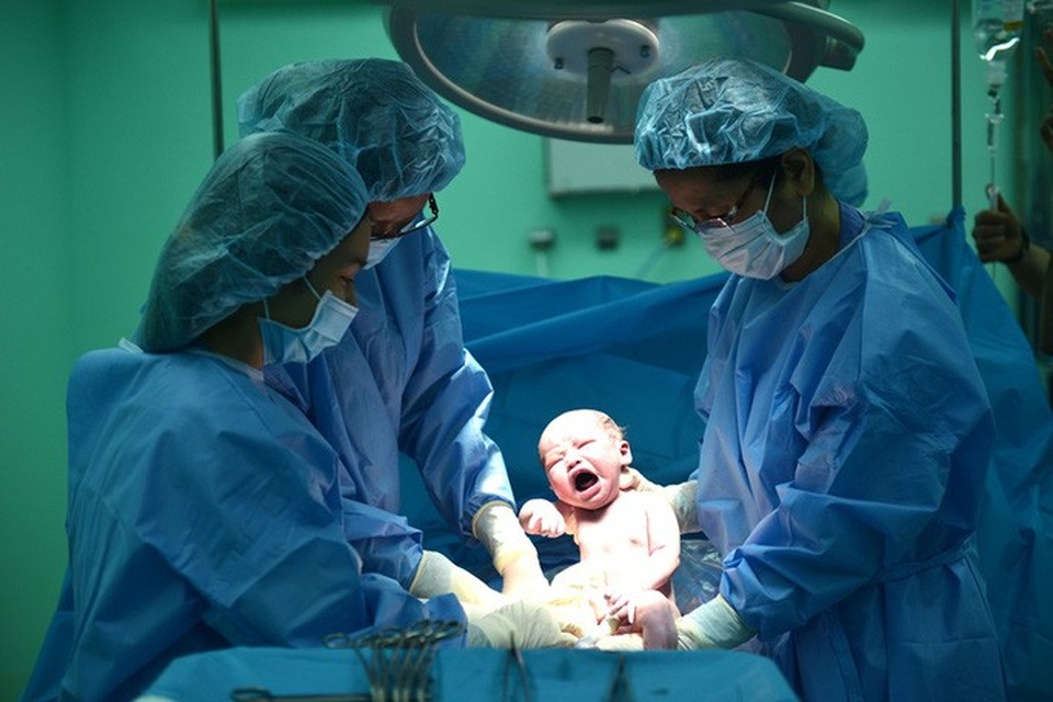 Đua theo trào lưu sinh thuận tự nhiên, suýt mất cả mẹ lẫn con - 1 Đua theo trào lưu sinh thuận tự nhiên, suýt mất cả mẹ lẫn con - 1