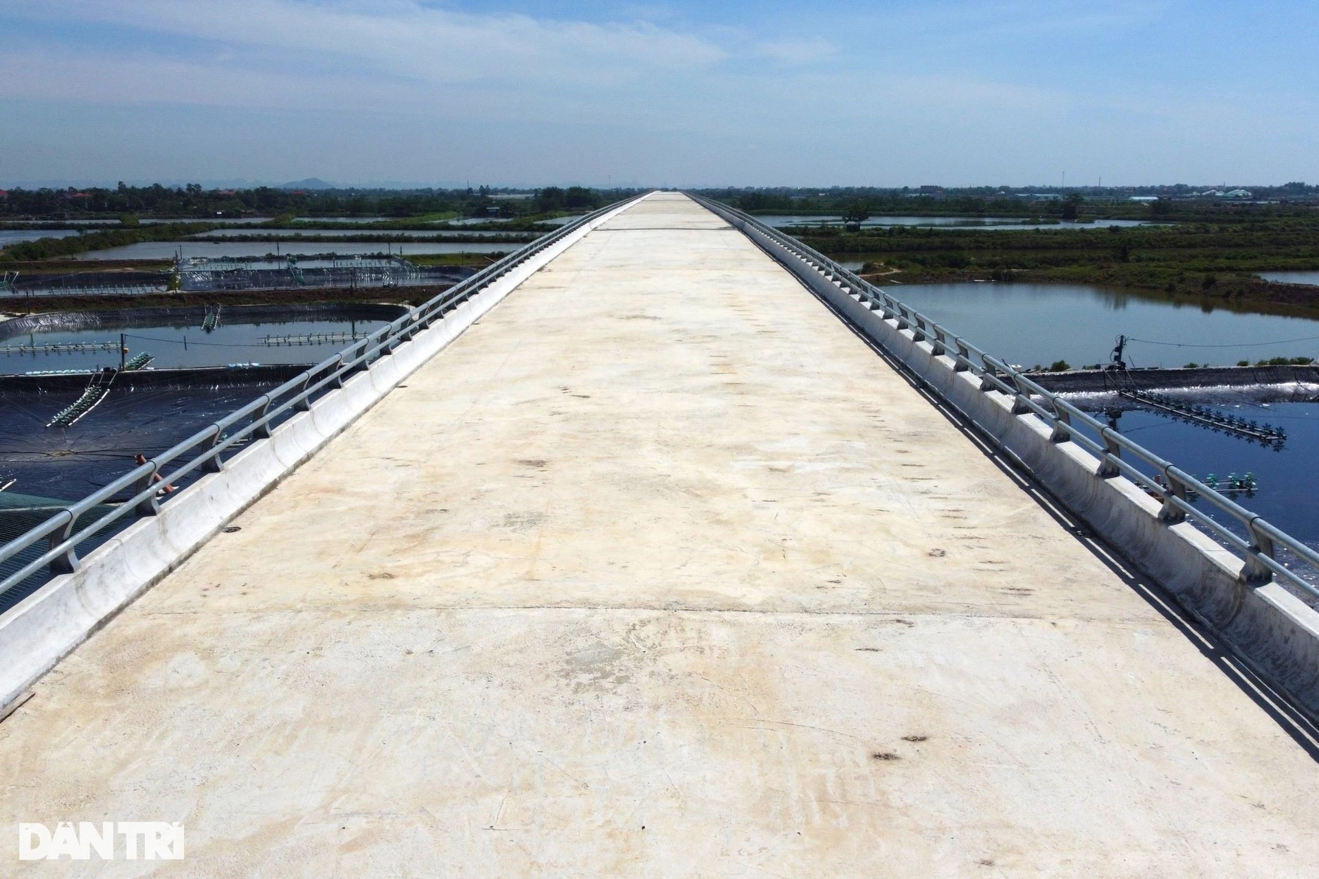 Cây cầu dài nhất trên tuyến đường ven biển ở Thanh Hóa - 7