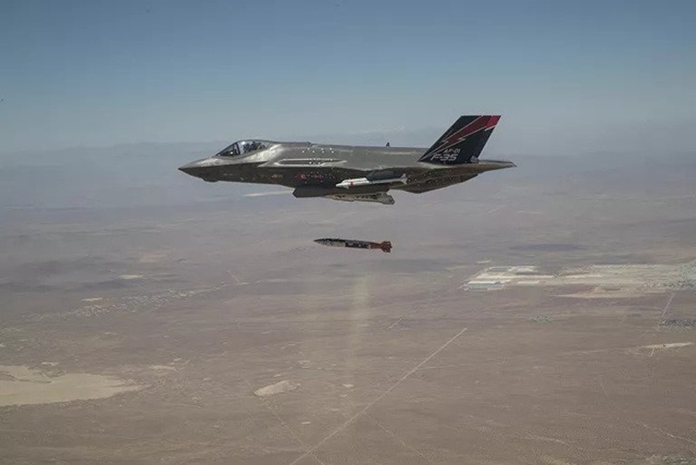 F-35 Mỹ sẽ như hổ mọc thêm cánh với siêu bom uy lực B61-12 - 1 F-35 Mỹ sẽ như hổ mọc thêm cánh với siêu bom uy lực B61-12 - 1