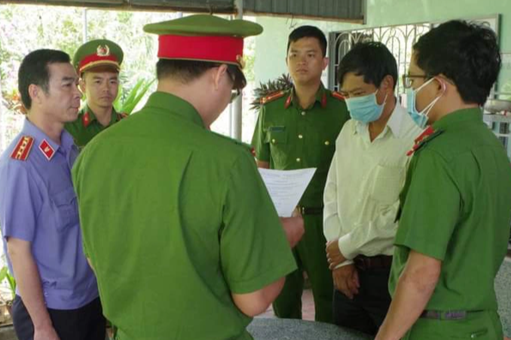 Khởi tố Trưởng phòng Giáo dục làm thất thoát tài sản Nhà nước - 1 Khởi tố Trưởng phòng Giáo dục làm thất thoát tài sản Nhà nước - 1