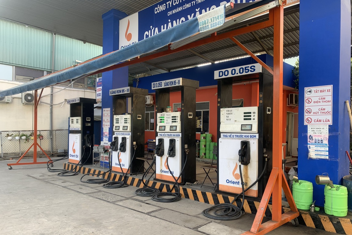 Vẫn có cây xăng ở TPHCM thiếu hàng - 2 Vẫn có cây xăng ở TPHCM thiếu hàng - 2