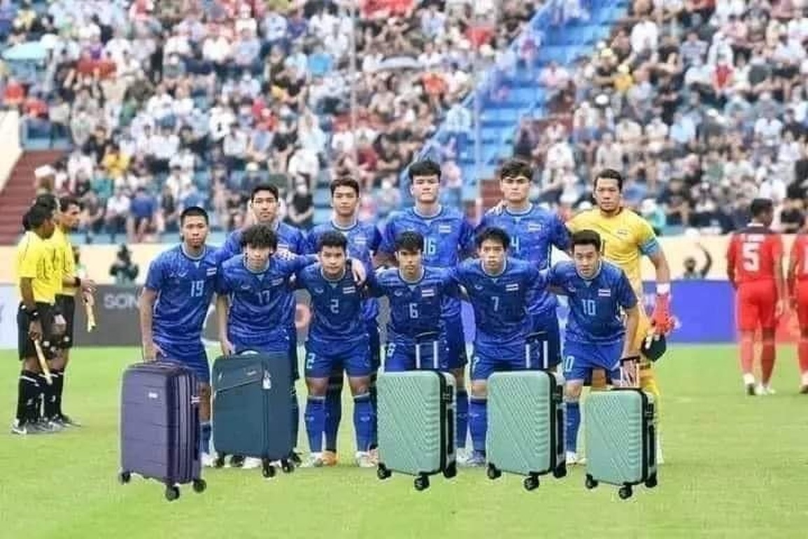 Các cầu thủ Thái Lan ngậm ngùi về nước ngay sau vòng bảng (Ảnh: Facebook). Các cầu thủ Thái Lan ngậm ngùi về nước ngay sau vòng bảng (Ảnh: Facebook).