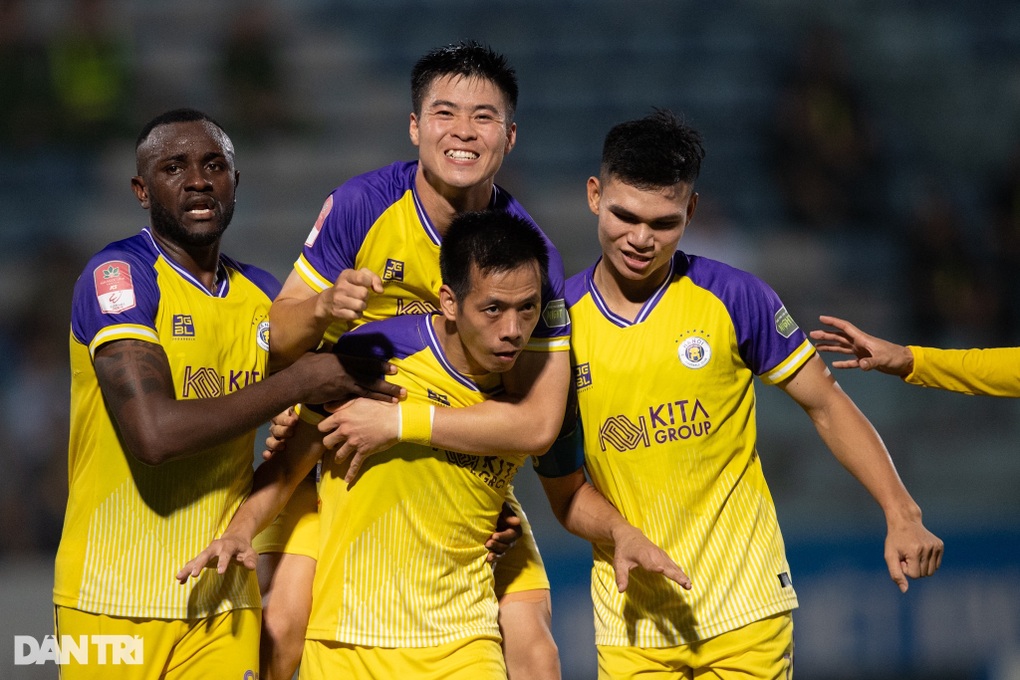 Đánh bại Hà Nội FC, Nam Định vững ngôi đầu V-League - 3 Đánh bại Hà Nội FC, Nam Định vững ngôi đầu V-League - 3