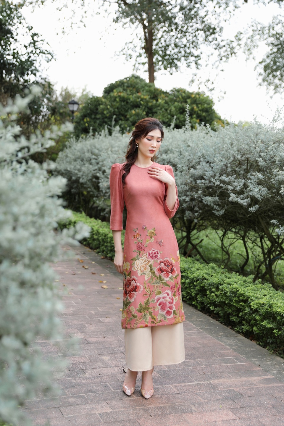 Hoa hậu Phí Thuỳ Linh lên dự định đón Tết, ước có thêm con gái - 4 Hoa hậu Phí Thuỳ Linh lên dự định đón Tết, ước có thêm con gái - 4