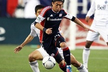 V-League sớm được hâm nóng bằng cuộc đối đầu Lee Nguyễn - Kiatisuk