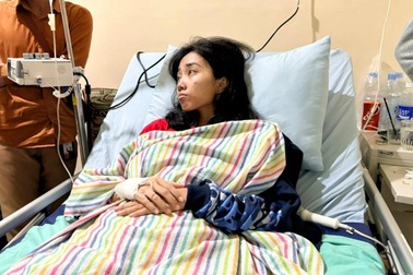 Hai chị em sống cùng thi thể mẹ 19 ngày vì được dặn không phiền hàng xóm