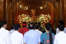 Nghệ An tổ chức lễ giỗ Chủ tịch Hồ Chí Minh lần thứ 54