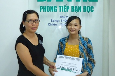 Trao hơn 74 triệu đồng đến gia đình bé Mộng Cầm