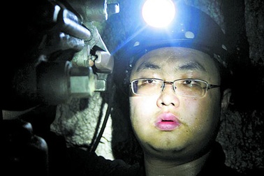 Thiếu gia chê tiền, đi…đào than kiếm sống