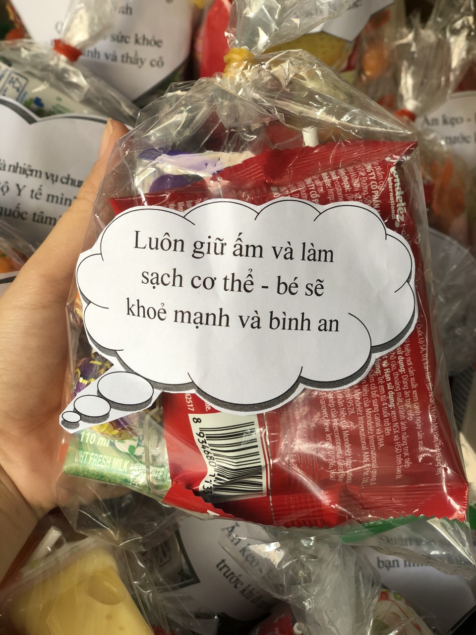 Tuổi trẻ Nghệ An “mổ lợn”, tặng 500 quả trứng cho khu cách ly tập trung - 7