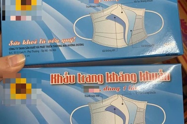 Giãn cách xã hội nhiều ngày, giá khẩu trang y tế “hạ nhiệt” gần một nửa