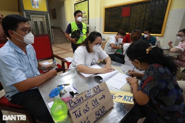 Hệ thống y tế bộc lộ hạn chế, còn tình trạng "trục lợi" từ chính sách