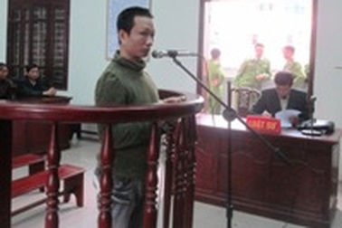 Con trai thiểu năng đánh chết bố đẻ