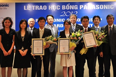 3 sinh viên xuất sắc Việt Nam nhận học bổng trị giá 80 ngàn USD/suất