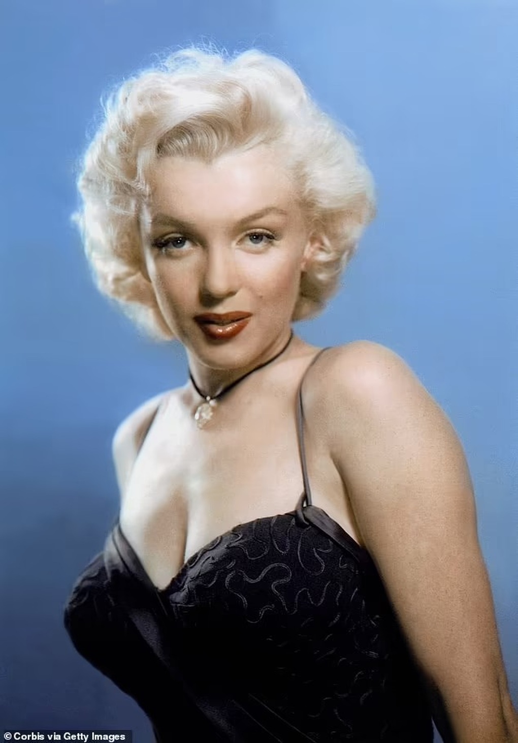 Phẫn nộ vì tạp chí bắt Marilyn Monroe sống lại để chụp ảnh thời trang - 8 Phẫn nộ vì tạp chí bắt Marilyn Monroe sống lại để chụp ảnh thời trang - 8
