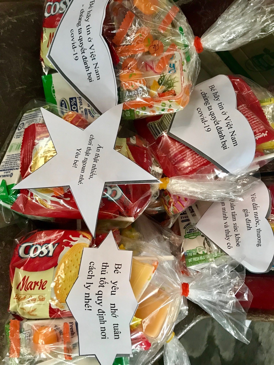 Tuổi trẻ Nghệ An “mổ lợn”, tặng 500 quả trứng cho khu cách ly tập trung - 9