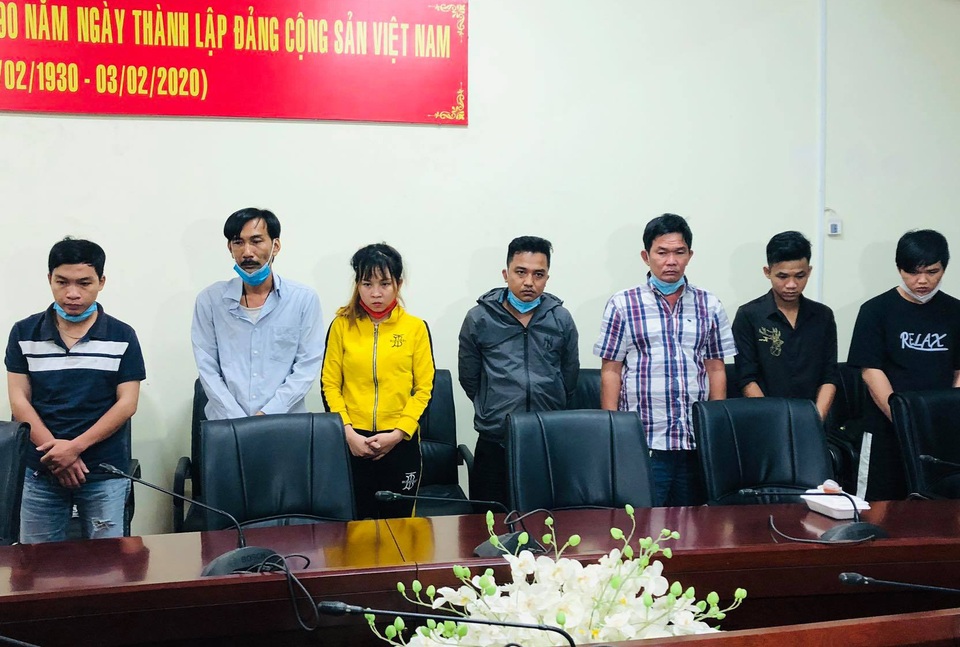 Đánh sập đường dây chuyên làm giả giấy tờ quy mô “khủng” ở phía Nam - 5 Đánh sập đường dây chuyên làm giả giấy tờ quy mô “khủng” ở phía Nam - 5