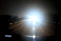 Ô tô chạy ngược chiều trên cao tốc, giương pha gây "mù mắt" xe đối diện