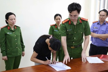 Khởi tố vụ đánh hội đồng nữ sinh lớp 10, đăng video lên Facebook
