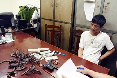 Phá băng xã hội đen “khủng bố” bằng quan tài, vòng hoa