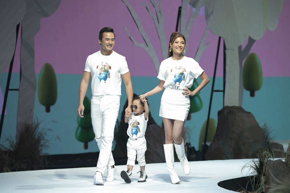 Đoan Trang, Thúy Diễm đưa con lên sàn catwalk - 5 Đoan Trang, Thúy Diễm đưa con lên sàn catwalk - 5